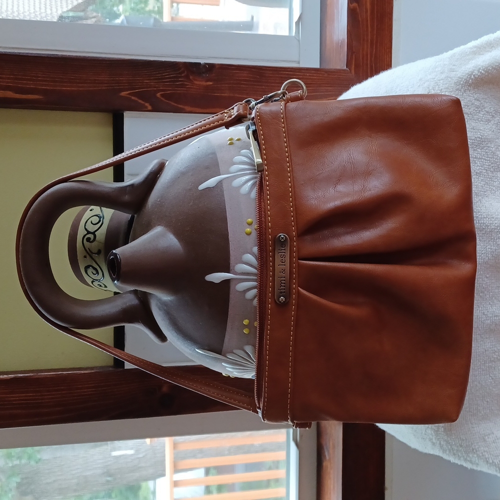 EUC WOMENS SMALL BAG